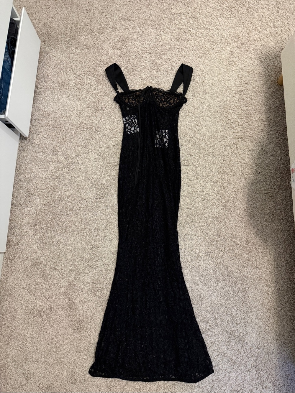 Miss circle black lace maxi dress